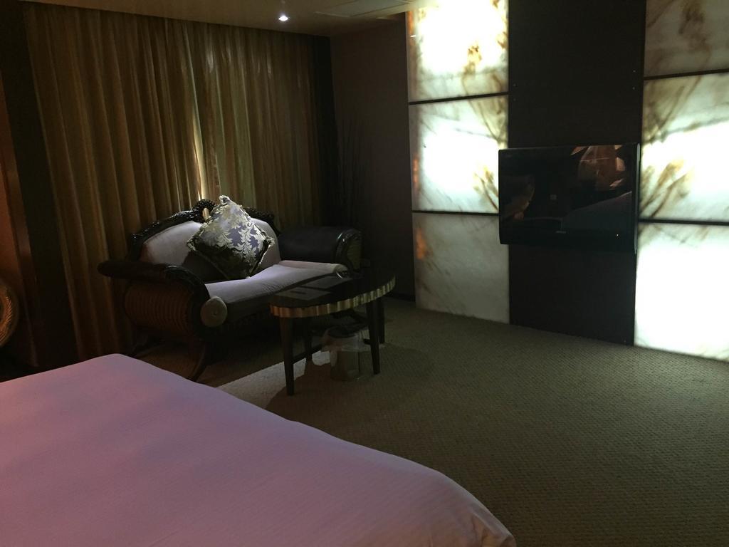 Crystal Business Motel Hsinchu stad Exteriör bild
