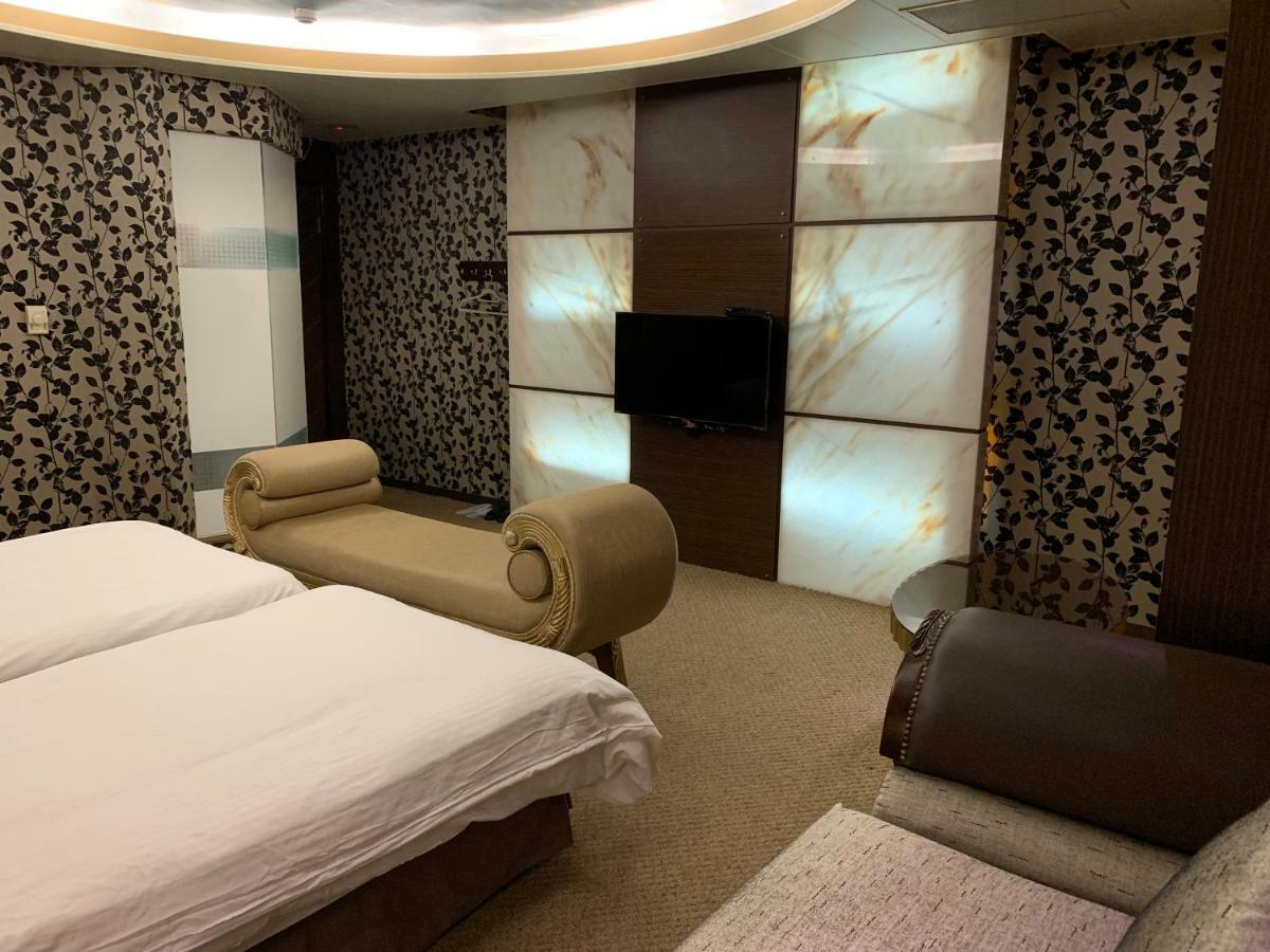 Crystal Business Motel Hsinchu stad Exteriör bild